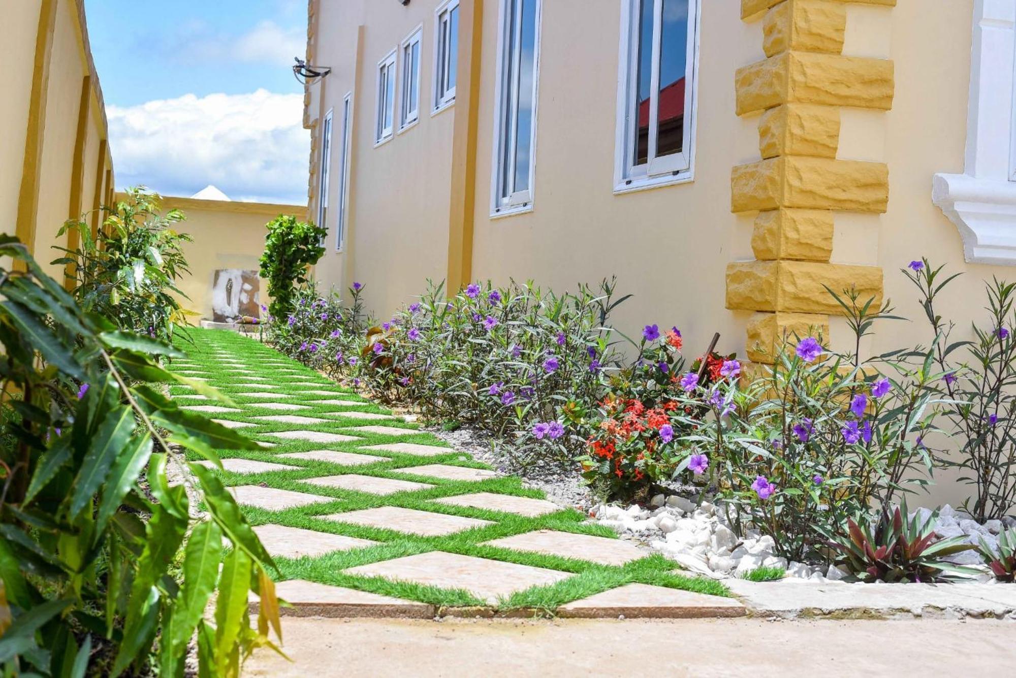 Seyramz Palace - Free Airport Pick Up - High Speed Starlink Wifi - Car Rental Tamale 外观 照片