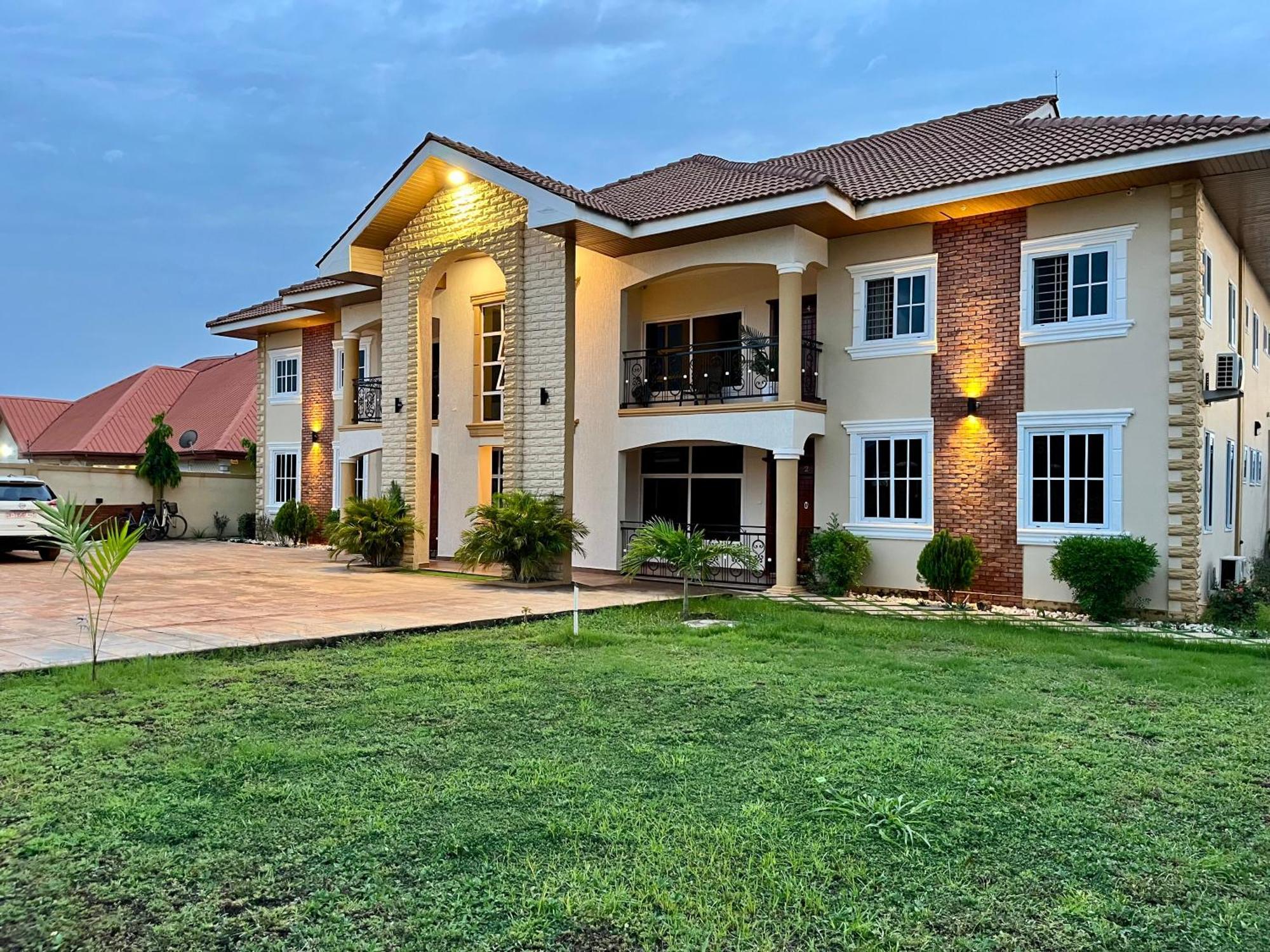 Seyramz Palace - Free Airport Pick Up - High Speed Starlink Wifi - Car Rental Tamale 外观 照片